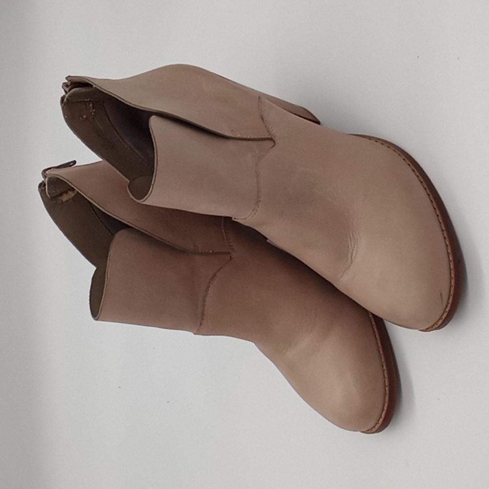 Gianni Bini Leather Stacked Heel Ankle Booties Taupe 9M